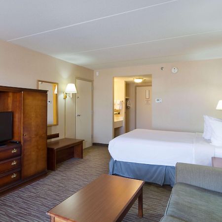 Comfort Inn & Suites Buffalo Airport Exterior photo