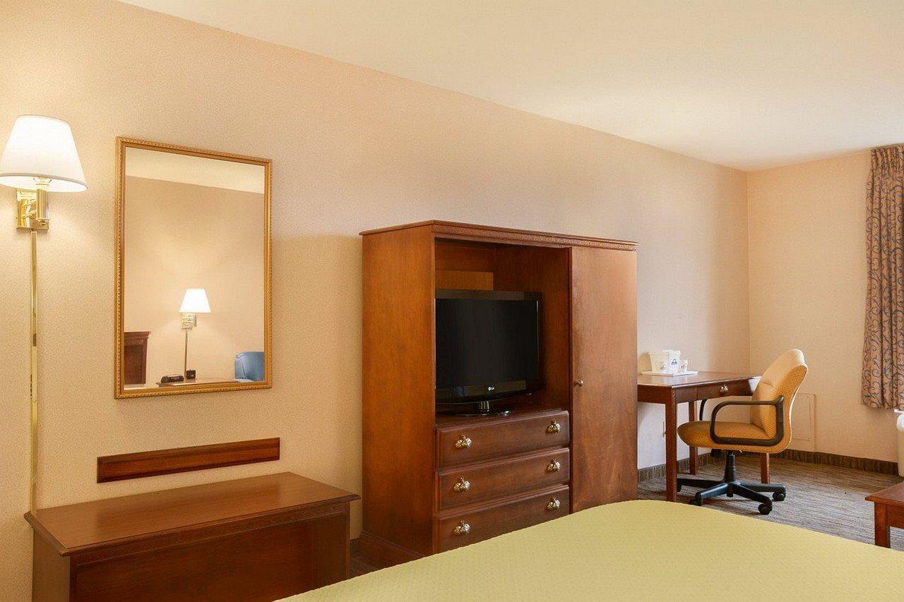 Comfort Inn & Suites Buffalo Airport Exterior photo