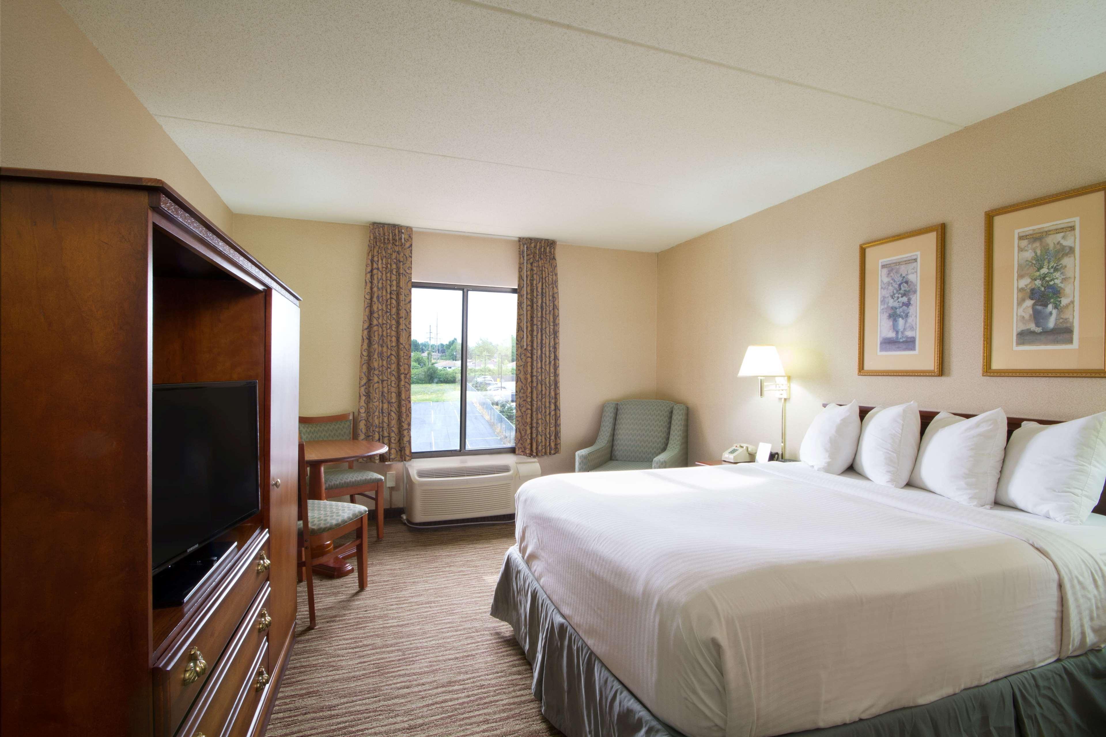 Comfort Inn & Suites Buffalo Airport Exterior photo