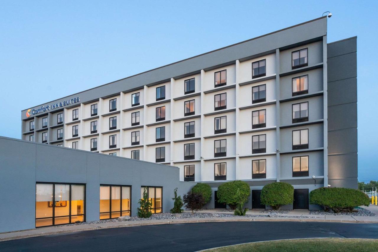 Comfort Inn & Suites Buffalo Airport Exterior photo