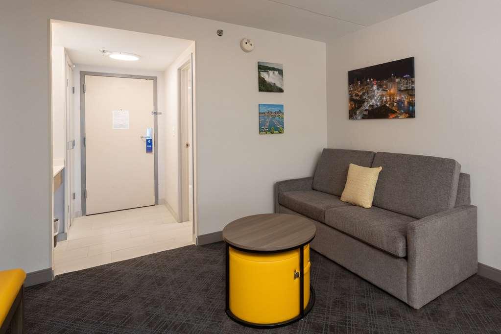 Comfort Inn & Suites Buffalo Airport Room photo